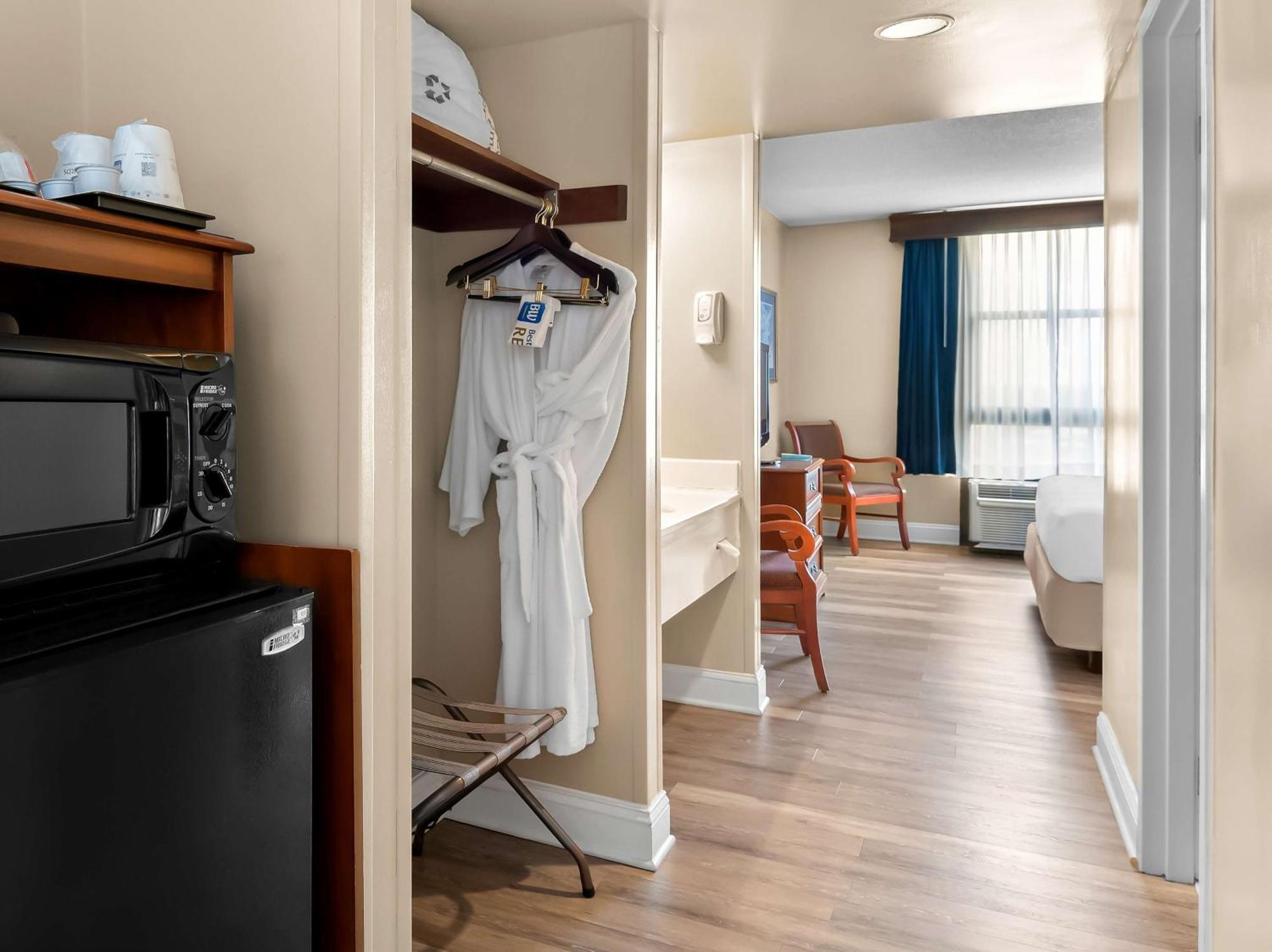 Best Western Potomac Mills Woodbridge Exterior photo