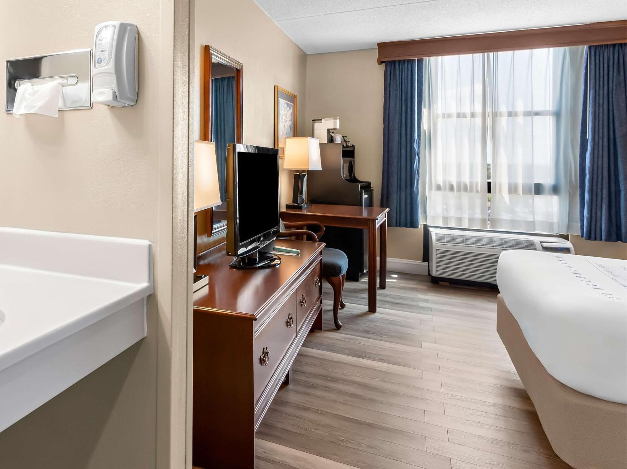 Best Western Potomac Mills Woodbridge Exterior photo