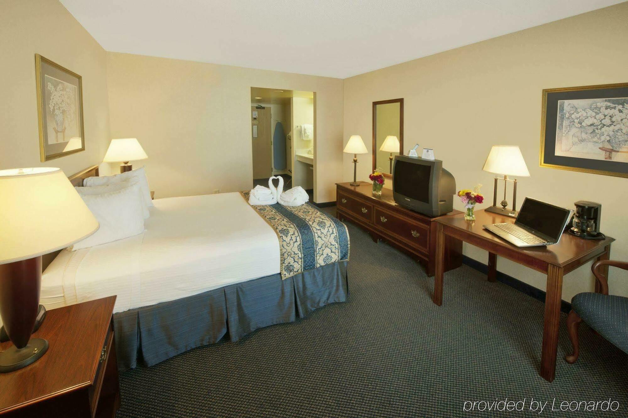 Best Western Potomac Mills Woodbridge Room photo